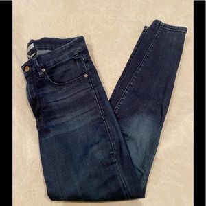 Good American Jeans Size 30 💙🤍💙